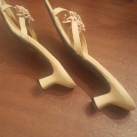 Shoes - Picture 3 of 4